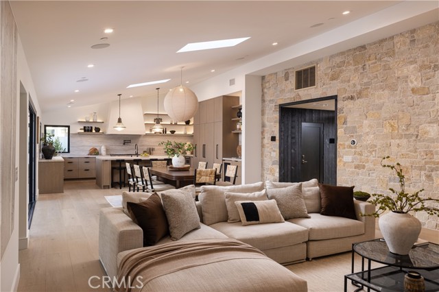 Detail Gallery Image 17 of 50 For 1524 Dolphin Ter, Corona Del Mar,  CA 92625 - 3 Beds | 3/1 Baths