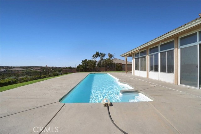 6940 Oak Vista Lane, Oak Hills CA: https://media.crmls.org/medias/a86a4464-0654-4ab4-b92f-1deca835998c.jpg