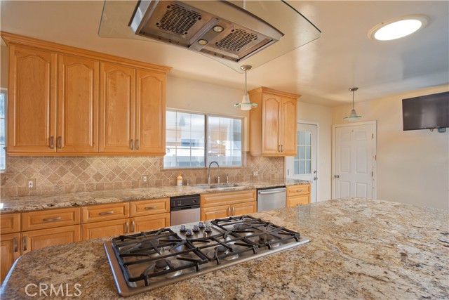 Detail Gallery Image 46 of 52 For 13608 Bassett St, Valley Glen,  CA 91405 - 6 Beds | 4 Baths