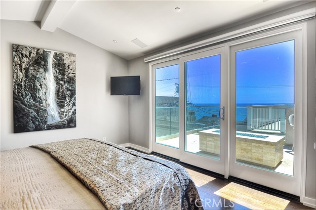 214 1/2 Marguerite Avenue, Corona del Mar CA: https://media.crmls.org/medias/a86a8c59-040e-4cb2-b3c6-9df7f08e5084.jpg