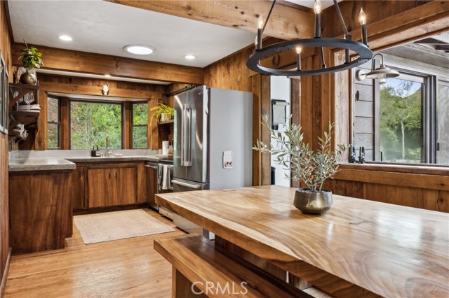 Detail Gallery Image 16 of 64 For 2965 Prefumo Canyon Rd, San Luis Obispo,  CA 93405 - 4 Beds | 3 Baths