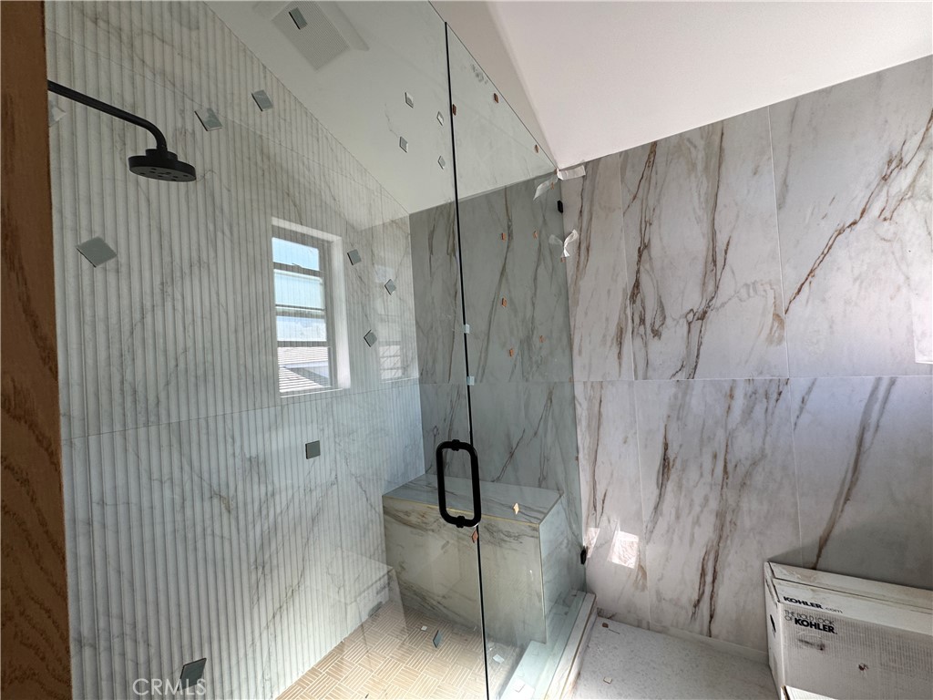 https://media.crmls.org/medias/a86b05b3-b5c6-4409-822f-0311892a0a79.jpg?preset=X-Large