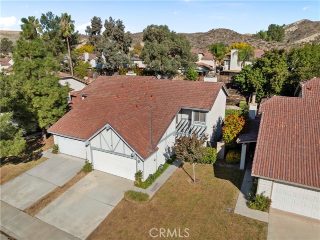 Detail Gallery Image 5 of 55 For 15845 Rosehaven, Canyon Country,  CA 91387 - 4 Beds | 3 Baths