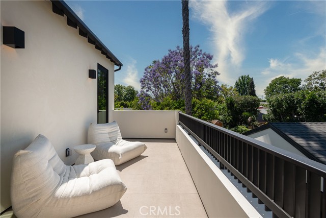 12335 Otsego Street, Valley Village CA: https://media.crmls.org/medias/a86c39a8-79ca-4837-8818-8a5bd42dd7e0.jpg