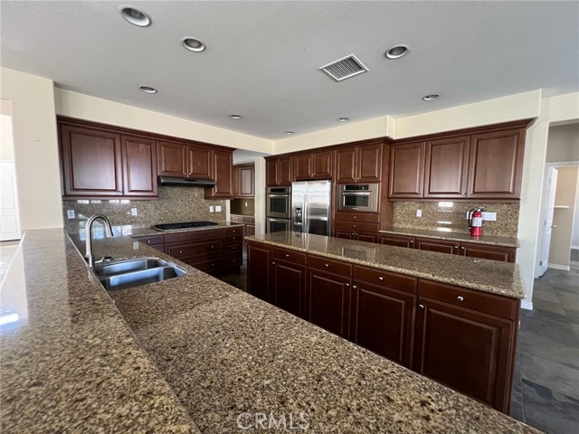 14538 Eagle River Road, Eastvale CA: https://media.crmls.org/medias/a86c4cde-d60f-40a8-b0c6-51f8f0169684.jpg