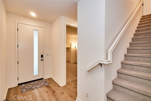 Detail Gallery Image 5 of 39 For 944 N Divino Privado, Ontario,  CA 91764 - 3 Beds | 3/1 Baths