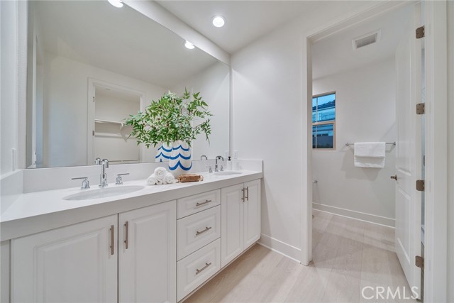 Detail Gallery Image 14 of 45 For 241 Collino, Irvine,  CA 92602 - 5 Beds | 4/1 Baths