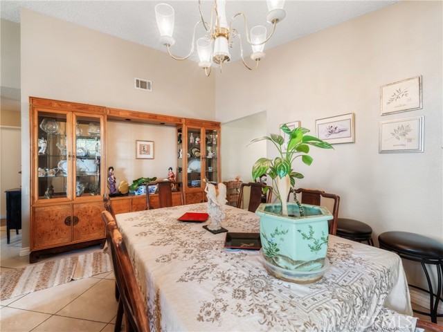 16873 Silica Drive, Victorville CA: https://media.crmls.org/medias/a86d4c7e-c726-4305-810c-0654afcf3b70.jpg