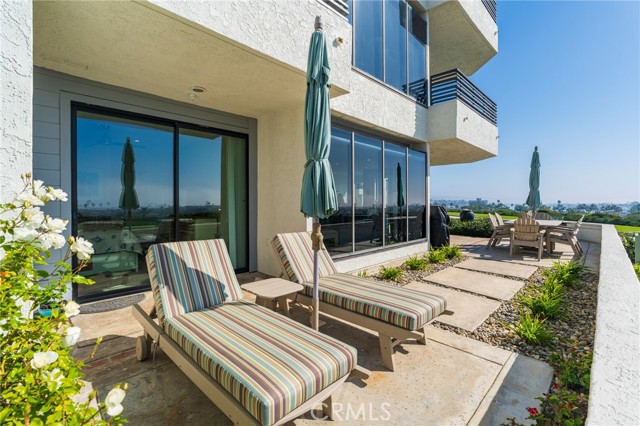 Detail Gallery Image 30 of 59 For 230 Lille Lane #113,  Newport Beach,  CA 92663 - 3 Beds | 3 Baths