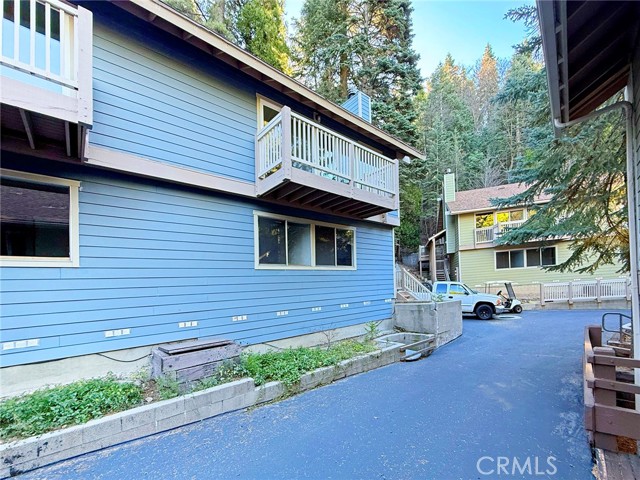 Detail Gallery Image 2 of 8 For 313 Canyon Crest, Lake Arrowhead,  CA 92352 - 3 Beds | 2 Baths