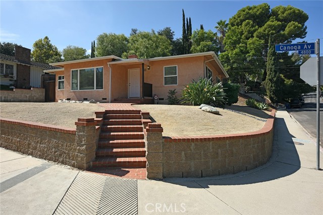 Xeriscape landscaping with California Gold decomposed granite
