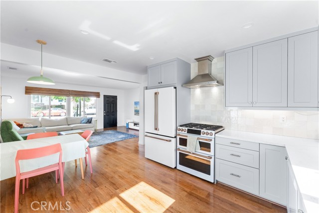 6023 Acacia Avenue, Whittier CA: https://media.crmls.org/medias/a86ff9b5-397d-4d1e-a33d-6cdc563fbd73.jpg