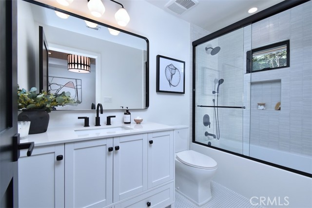 Detail Gallery Image 35 of 68 For 13327 Cheltenham Dr, Sherman Oaks,  CA 91423 - 4 Beds | 5/1 Baths