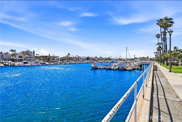 Detail Gallery Image 51 of 70 For 383 Bay Shore #203,  Long Beach,  CA 90803 - 2 Beds | 2 Baths