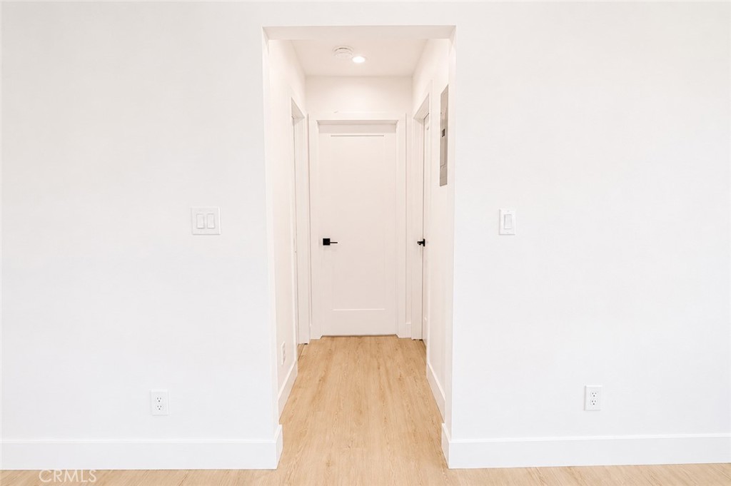 https://media.crmls.org/medias/a8737c95-ca76-498f-a0dc-653514838c5a.jpg?preset=X-Large