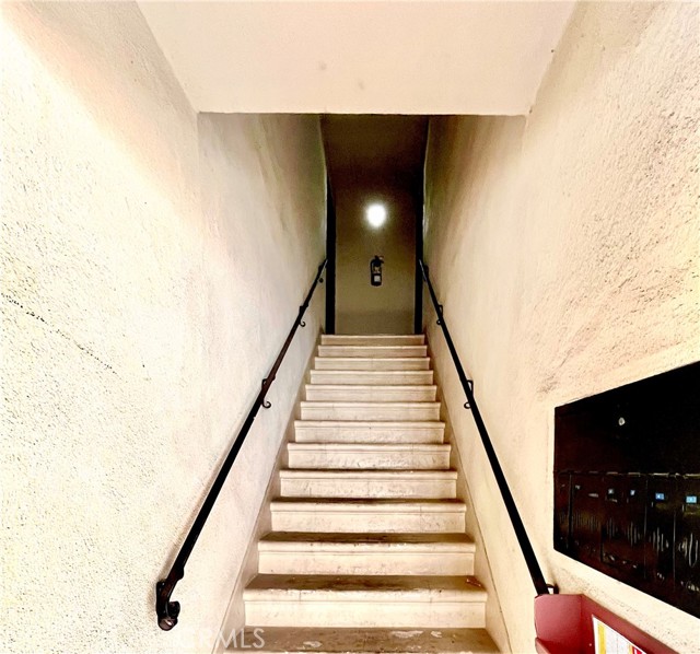 Detail Gallery Image 15 of 18 For 208 S Mariposa #6,  Los Angeles,  CA 90004 - 1 Beds | 1 Baths