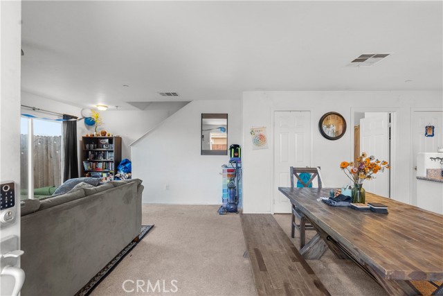 Detail Gallery Image 8 of 25 For 26142 Gravett Pl, Saugus,  CA 91350 - 4 Beds | 3 Baths