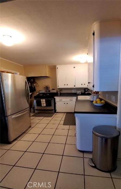 Side view of kitchen, from the dining room