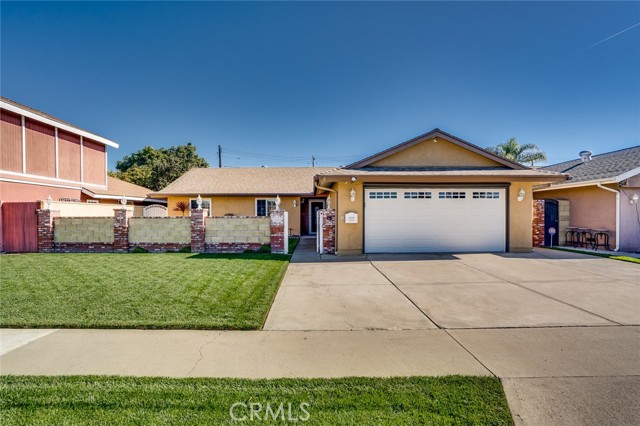 Detail Gallery Image 3 of 29 For 16422 Lakemont Ln, Huntington Beach,  CA 92647 - 4 Beds | 2 Baths