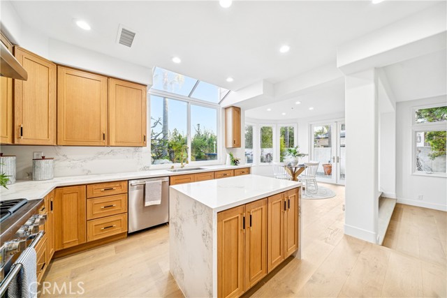 6692 Alamitos Circle, Huntington Beach CA: https://media.crmls.org/medias/a87a6bed-8894-475a-9af4-d41ecfb1de27.jpg