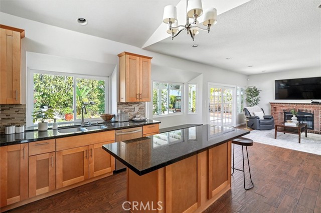 Detail Gallery Image 13 of 42 For 28735 Citrus Pl, Saugus,  CA 91390 - 4 Beds | 3 Baths