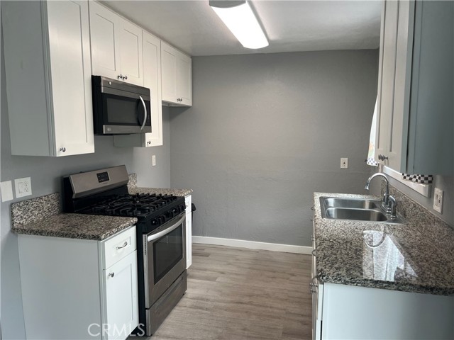 Detail Gallery Image 6 of 13 For 136 W 53rd St a,  Long Beach,  CA 90805 - 2 Beds | 1/1 Baths