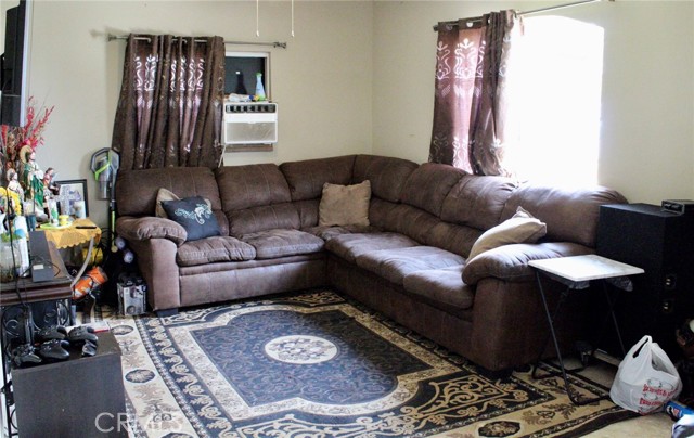 975 E CITRUS Street, Riverside CA: https://media.crmls.org/medias/a87b7de9-811f-4d66-9567-efc10bc2a9f1.jpg