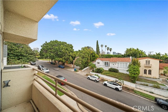 Detail Gallery Image 48 of 53 For 10475 Ashton Avenue Ave #301,  Los Angeles,  CA 90024 - 2 Beds | 3 Baths