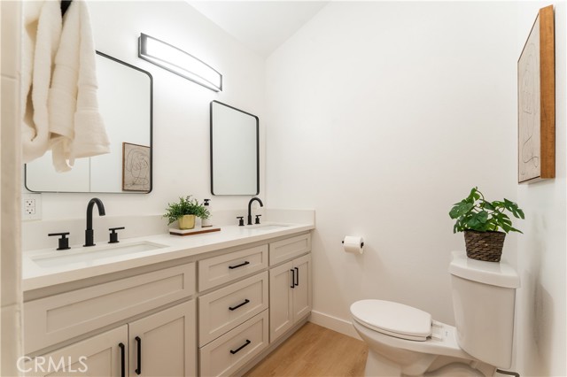 Detail Gallery Image 22 of 33 For 16122 San Fernando Mission Bld, Granada Hills,  CA 91344 - 5 Beds | 5 Baths