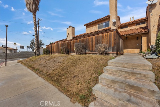 Detail Gallery Image 3 of 38 For 16590 Terrace Ln #G,  Fontana,  CA 92335 - 3 Beds | 2/1 Baths