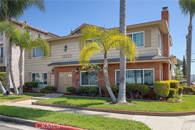 12532 Cranbrook Avenue, Hawthorne CA: https://media.crmls.org/medias/a87ce85f-7c8d-4d98-abe6-9be5577917da.jpg