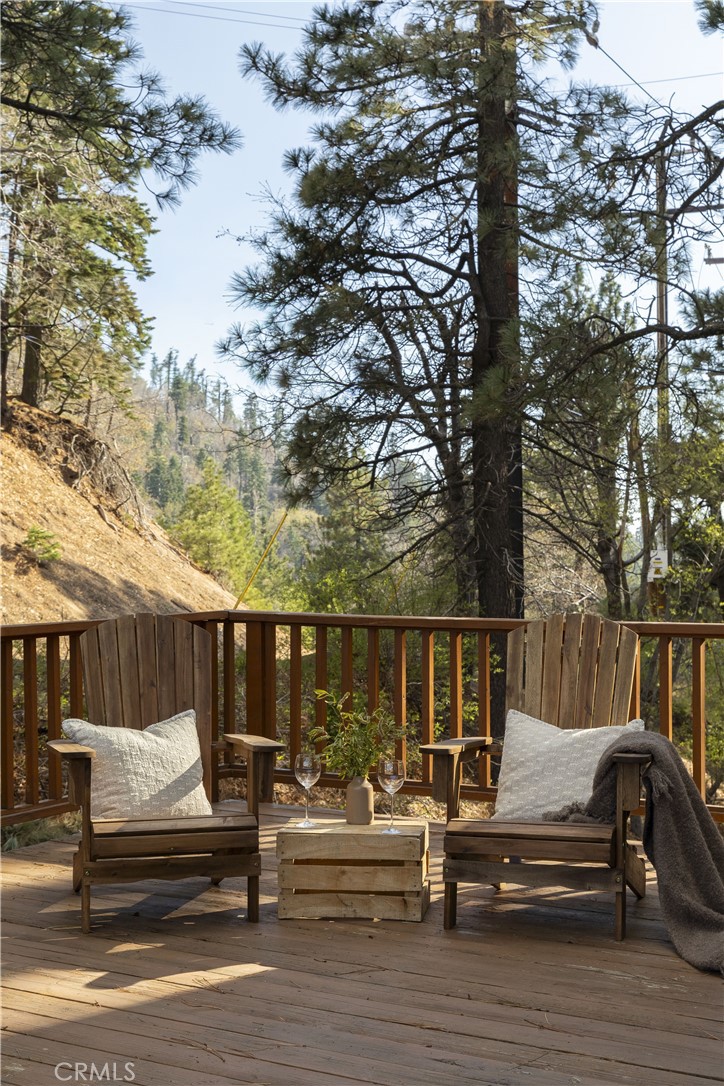 https://media.crmls.org/medias/a87d12cc-6b57-426b-b934-46d78a4bed9f.jpg?preset=X-Large