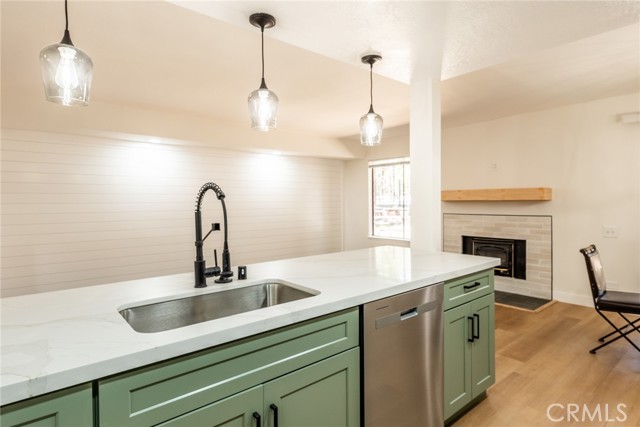 152 Viewpoint Road, Mammoth Lakes CA: https://media.crmls.org/medias/a87d8342-05f0-4eb3-b7a2-bf2d8c127c9b.jpg