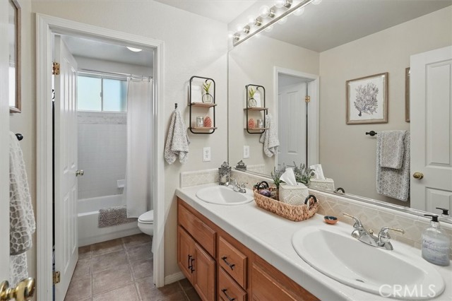 28433 Pinewood Court, Saugus CA: https://media.crmls.org/medias/a87df4bd-d57d-4642-aff7-d828187c0e50.jpg