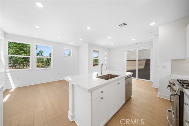 410 Lobata, Irvine CA: https://media.crmls.org/medias/a87eaccc-e04d-4c3c-b154-4e2ba7166d14.jpg