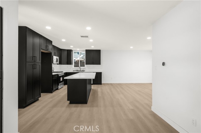 Detail Gallery Image 5 of 41 For 1437 E I St, Ontario,  CA 91764 - 4 Beds | 2 Baths