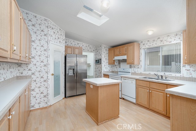 Detail Gallery Image 8 of 36 For 1718 Burr Oak Way, Hemet,  CA 92545 - 3 Beds | 2 Baths