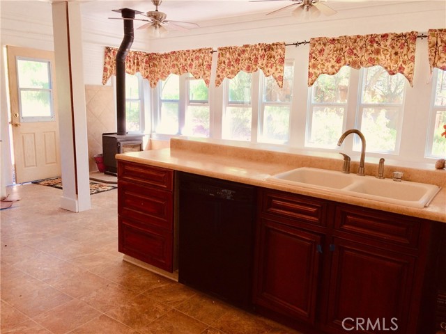 600 6th Street, Lakeport CA: https://media.crmls.org/medias/a88162f8-73db-4abe-b5ee-2daca510c43b.jpg