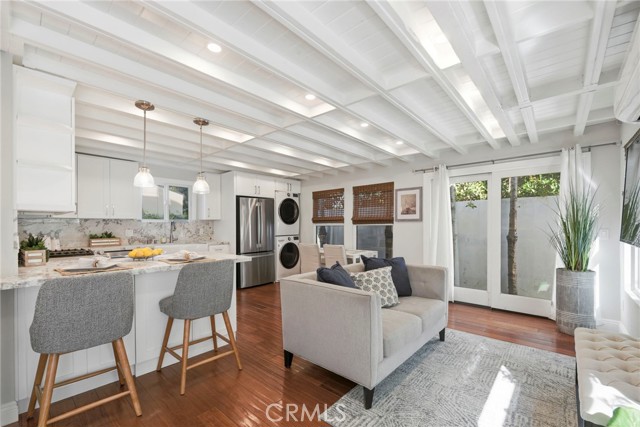 Detail Gallery Image 47 of 63 For 1001 2nd, Hermosa Beach,  CA 90254 - 5 Beds | 3/1 Baths