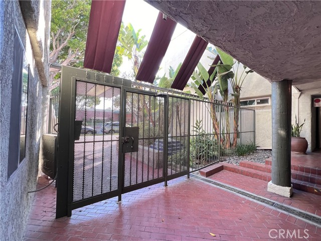 Detail Gallery Image 3 of 44 For 4900 Overland Avenue #125,  Culver City,  CA 90230 - 2 Beds | 2 Baths