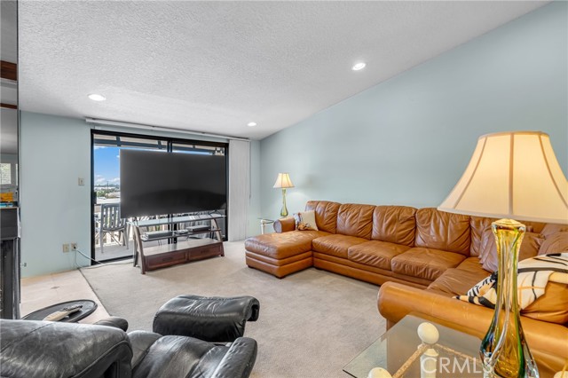 Detail Gallery Image 8 of 19 For 2298 Rose #403,  Signal Hill,  CA 90755 - 2 Beds | 2 Baths