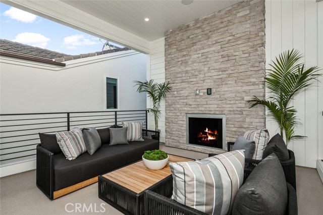 Detail Gallery Image 17 of 41 For 512 Marguerite Ave #B, Corona Del Mar,  CA 92625 - 2 Beds | 2/1 Baths