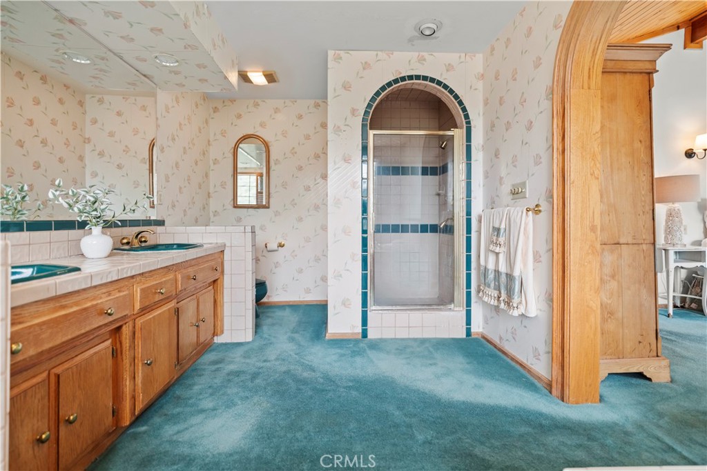 https://media.crmls.org/medias/a886e9a8-98ca-4d0a-8541-bf2e923c52ae.jpg?preset=X-Large