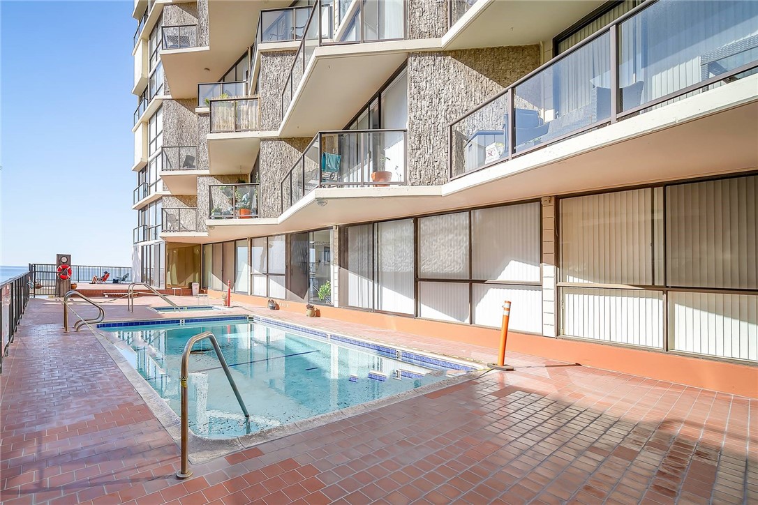 531 Esplanade, Redondo Beach, California 90277, 2 Bedrooms Bedrooms, ,Residential,Sold,Esplanade,SB22221707