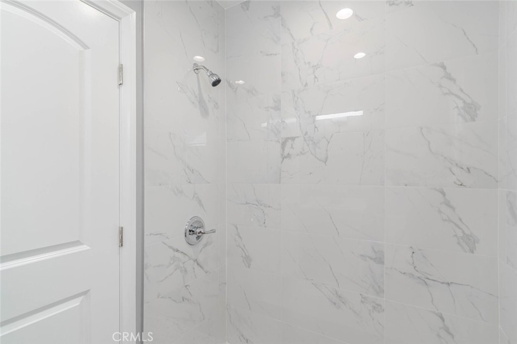 https://media.crmls.org/medias/a8882d0d-17ea-4791-baf0-f61ff33786c7.jpg?preset=X-Large