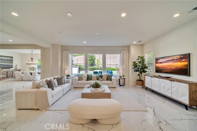 5437 Heritage Oak Drive, Lake Forest CA: https://media.crmls.org/medias/a8882ddc-6c3b-459c-953b-b817e2e1f2cf.jpg