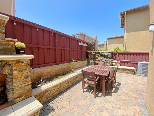 3318 Ridge Park Court, Long Beach CA: https://media.crmls.org/medias/a888d50f-4620-478b-a0e7-dcaff93b6632.jpg