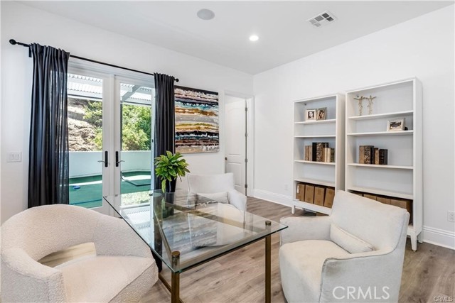 Detail Gallery Image 18 of 65 For 9484 Gloaming Dr, Beverly Hills,  CA 90210 - 4 Beds | 4 Baths