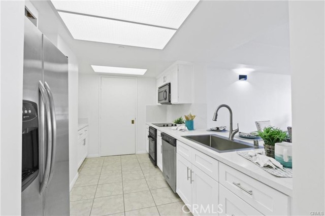 850 E Ocean Boulevard, Long Beach CA: https://media.crmls.org/medias/a889b68a-d2e4-4eba-a397-3dee54398ee8.jpg