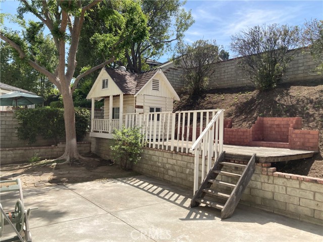 28769 Magnolia Way, Saugus CA: https://media.crmls.org/medias/a889e3ee-52d3-4d42-8ee1-4a9079e457af.jpg